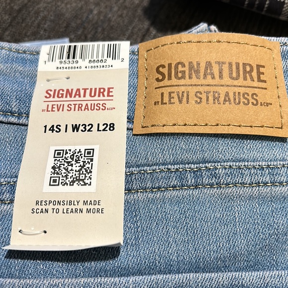 Levi’s Signature Mid Rise Skinny Jeans - Picture 9 of 10